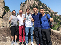 伟德体育科技创新赢得市场青睐，俄罗斯莫斯科代理商再订十台镭豹360以及两台镭翼DG智能洗护一体机