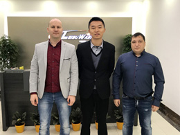 杭州伟德体育热销俄罗斯市场，喀山代理商OOO Polnyy bak 公司再次订购两台镭豹360洗护一体机