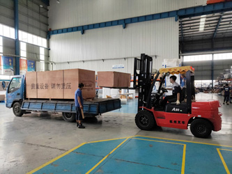 发货现场：镭鹰X1全自动电脑洗车机发往广东省韶关市亿新汽车服务