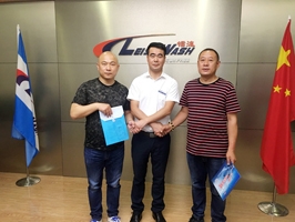 六月火爆热销中,江苏省徐州市李总来厂订购一台镭豹360锐意型炫彩镀膜风干一体机