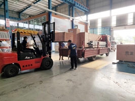 发货现场,镭豹360极速型洗车机发往山东省潍坊市昌乐县龟博士汽车美容装饰