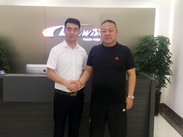 六月喜迎开门红,内蒙古乌兰浩特付总来厂订购一台镭豹360锐意型炫彩镀膜风干一体机