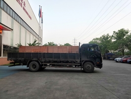 发货现场,两台镭鹰S90自动洗车机发往山东省威海市98卡丁车俱乐部