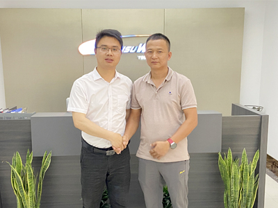 考察工厂更放心,广东省珠海市李总来厂订购一台镭豹360锐意型洗车机