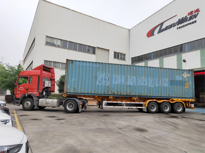 海外发货现场,五台镭豹360炫彩型洗车机发往俄罗斯加里宁格勒