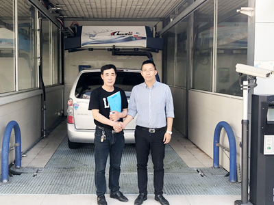 好品质看得见摸得着,浙江省湖州市德清县沈总来厂订购一台镭豹360锐意型洗车机