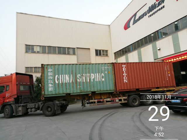 海外发货现场，镭豹360卓越型洗车机发往美国百慕大AutoBahn公司
