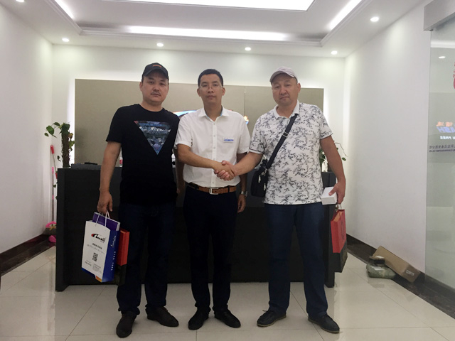 哈萨克斯坦奇姆肯特市Mr Rashid现场签约