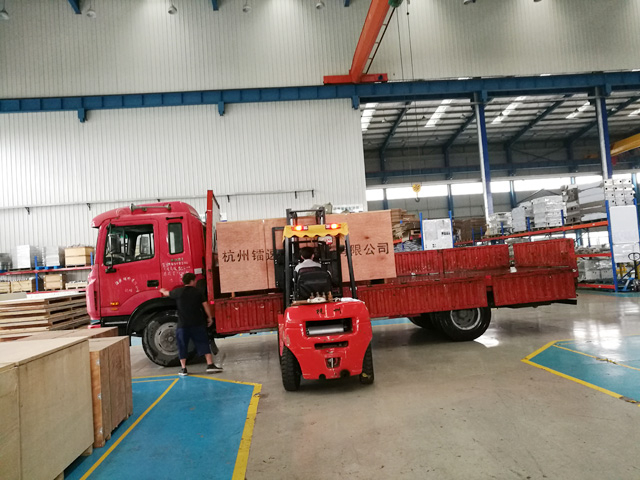 发货现场:两台镭豹洗车机发往河北省廊坊市和广西省南宁市