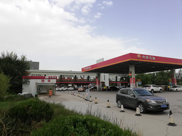 宁夏银川市中国石油加油站