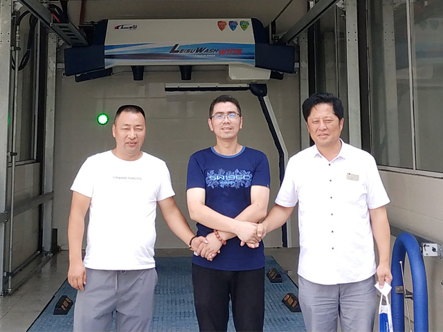 炎炎夏日购机热,江苏省高邮市“朋霞加油站”订购一台镭豹WIN5镀膜风干一体机