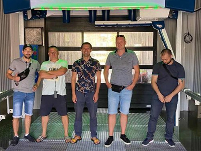 海外市场持续热销,俄罗斯加里宁格勒Robot Car Wash再订三台镭豹360炫彩型洗车机