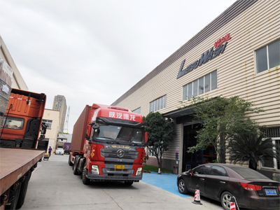 海外发货现场,三台镭豹360和一台镭翼DG仿形洗车机发往俄罗斯莫斯科