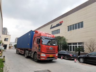 海外发货现场，三台镭豹360炫彩型洗车机发往马来西亚吉隆坡