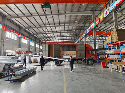 发货现场，镭豹360锐意型洗车机发往浙江省嵊州市车匠汽服中心