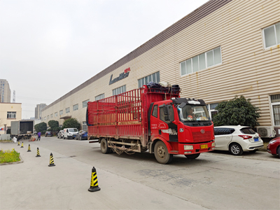 发货现场，镭鹰S90洗车机发往天津市津鑫加油站