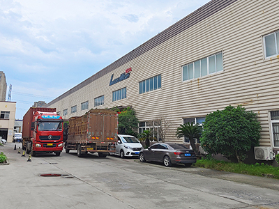 海外发货现场，四台镭豹360炫彩型高压无接触洗车机发往韩国首尔