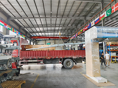 发货现场，镭鹰X1自动洗车机发往浙江省绍兴市