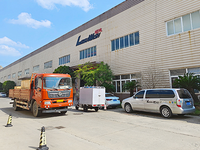 发货现场，镭鹰S90洗车机发往江西省高安市