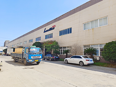 发货现场，镭鹰S90旗舰型洗车机发往广东省广州市