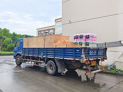 发货现场，镭鹰S90旗舰型洗车机发往陕西省榆林市定边县三边加油站