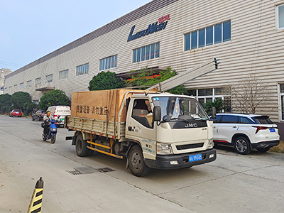 发货现场，镭鹰S90旗舰型洗车机发往四川省广安市