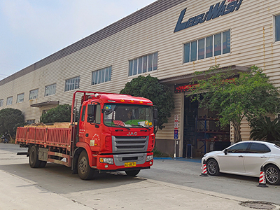发货现场，四台镭鹰S90旗舰型洗车机发往广东省惠州市和江门市