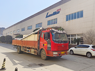 海外发货现场，镭豹360卓型全自动洗车机发往保加利亚