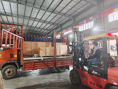 发货现场，镭鹰S90旗舰型洗车机发往黑龙江省哈尔滨市宾县中石化加油站