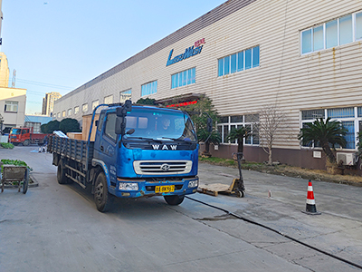 发货现场，镭鹰S90旗舰型洗车机发往云南省红河弥勒市速洁汽车服务