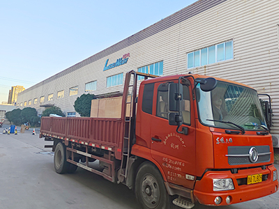 发货现场，镭鹰S90旗舰型洗车机发往浙江省温州市龙港中学新校区