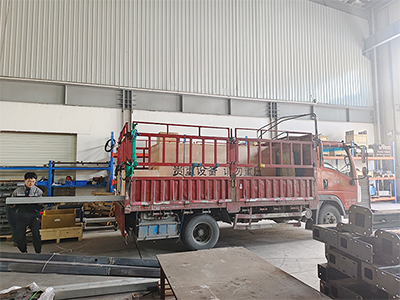 发货现场，镭鹰X1自动洗车机发往河南省洛阳市海洋石油加油站