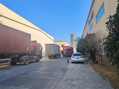 发货现场，五台镭豹360极速型全自动洗车机发往中国台湾省