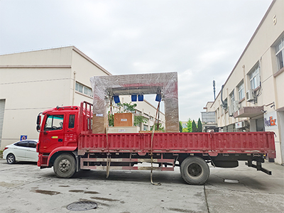 发货现场，镭翼DG仿形高压无接触洗车机发往河南省安阳市