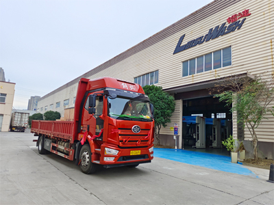 发货现场，镭鹰S90旗舰型洗车机发往江苏省苏州市喜车邦