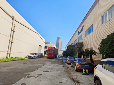 海外发货现场，四台镭豹360卓越型无接触洗车机发往加里宁格勒