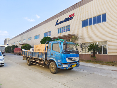 发货现场，镭鹰S90旗舰型洗车机发往山西省忻州市道众信洗车