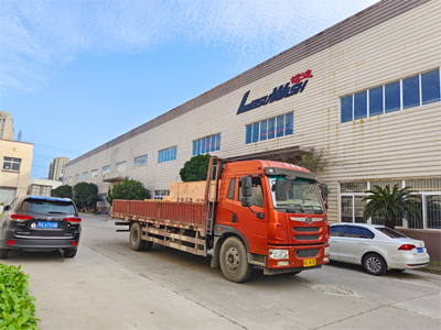 发货现场，镭鹰S90旗舰型洗车机发往辽宁省沈阳市