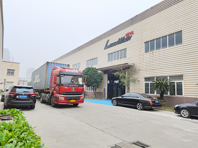 海外发货现场，镭豹360极速型全自动洗车机发往澳大利亚墨尔本