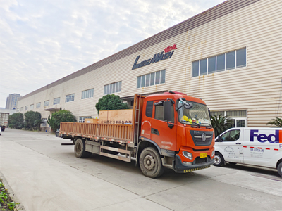 发货现场，镭鹰S90旗舰型洗车机发往浙江省宁波市