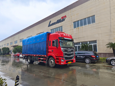 发货现场，LEISUWASH S90旗舰型洗车机发往云南省西双版纳州