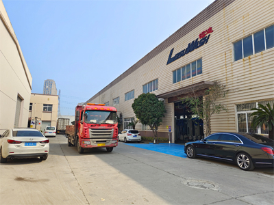 发货现场，LEISUWASH S90旗舰型洗车机发往吉林省长春市