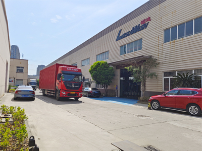 海外发货现场，两台LEISUWASH 360极速型洗车机发往俄罗斯萨马拉
