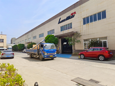 海外发货现场， LEISUWASH S90旗舰型高压无接触洗车机发往利比亚