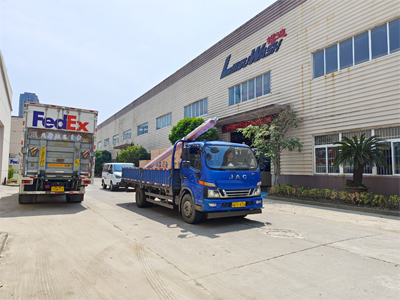 发货现场,LEISUWASH S90旗舰型洗车机发往贵州省六盘水市综合能源加油站