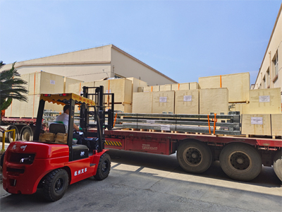 海外发货现场,六台LEISUWASH 360极速型无接触洗车机发往俄罗斯加里宁格勒