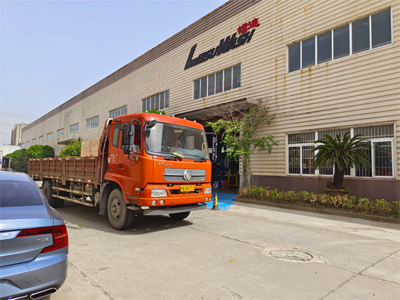 发货现场,LEISUWASH S90旗舰型洗车机发往四川省成都市