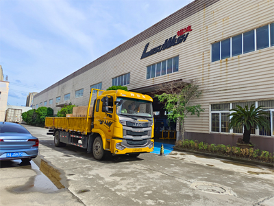 发货现场,LEISUWASH S90旗舰型洗车机发往河南省南阳市邓县