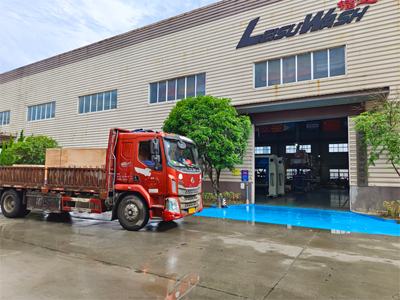 发货现场,LEISUWASH S90旗舰型洗车机发往湖北省钟祥市鲁明石化加油站