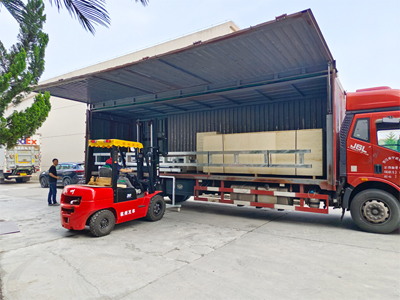 海外发货现场,LEISUWASH SG PRO仿形高压无接触自动洗车机发往俄罗斯